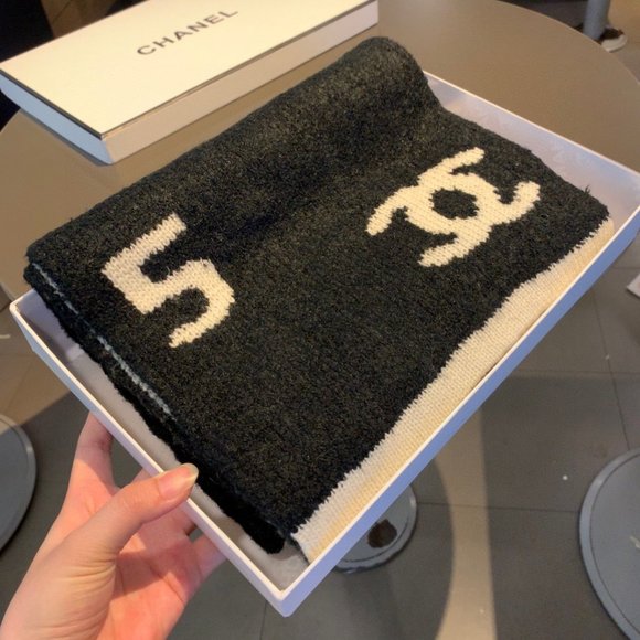 ๐โจAUTHENTICโจ๐CHANEL scarf - Picture 2 of 5